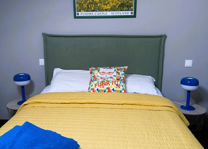 בית הארחה Side