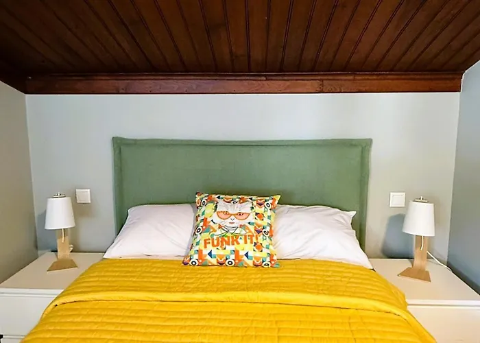 בית הארחה Side