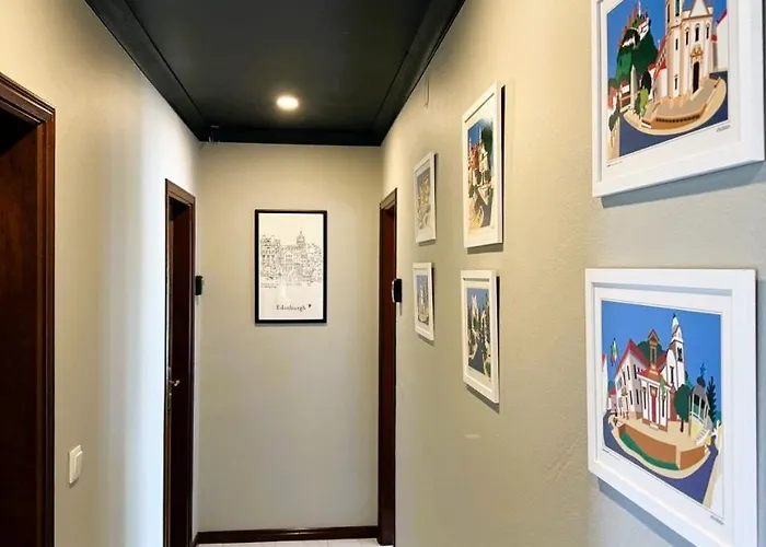 בית הארחה Side