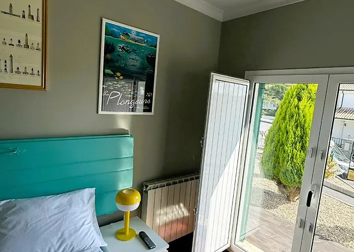 Side בית הארחה לייריה