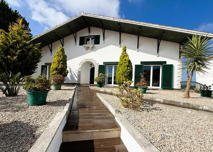 Side בית הארחה לייריה